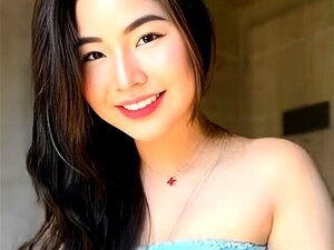 Petite mésange asiatique se masturbe