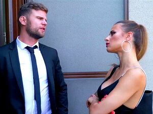 Billie Star a été lâchée de son boulot. Son patron, Vince Karter,