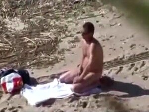 Sexe sur la plage attrapé par un voyeur,