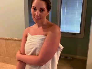 Surprise BJ à Washroom
