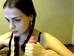 Brune européenne suce et baise en POV