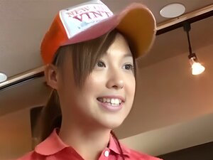 Serveuse japonaise censurée harcelée sexuellement