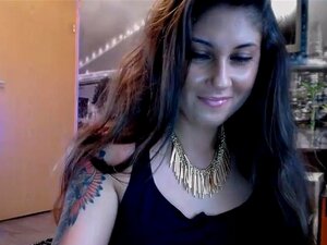 Cam montrant une belle brune