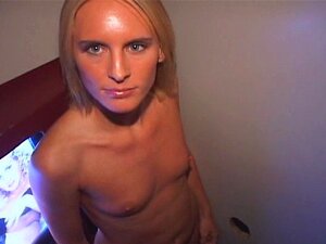 La fille de Glory Hole Hanna a le menton dégoulinant de sperme