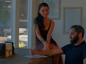Delphine Films-La Petite Avery Black Se Fait Défoncer Par Le Gardien
