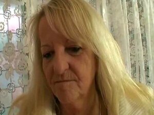 Vieux couple baisant une salope de chemin de fer