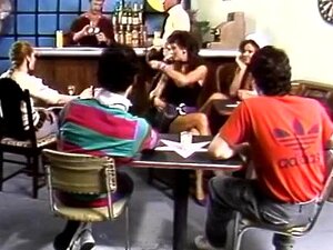 Fille rétro du bar 69 en train de baiser