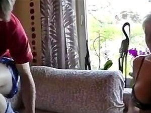 Un mec en chaleur baise la mère de son meilleur ami après qu'elle
