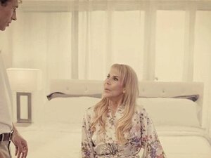 Michael baise une femme âgée jusqu'à ce qu'il jouisse. Regarde