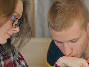 Alice Marshall & Edward dans Sharing Love For Books And Sex -