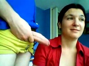Une fille française suce une bite sur crankcamscom. Un ami de France