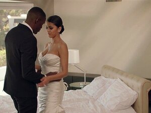 La sexy modèle BLACKED Sophia Leone reçoit sa première grosse bite