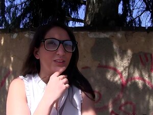 SALE BRUNE AMATEUR BAISE EN PLEIN AIR