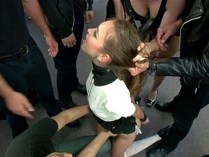 Jolie petite poupée à baiser : la honte publique de Riley Reid !!
