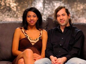 Couple en quête d'expérience de trio. Couple à la recherche d'un