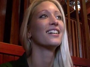 Regarde les rues tchèques - barmaid blond maintenant ! - Mignonne,