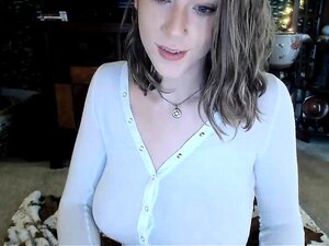 La blonde Kimberly kiffe ses gros seins