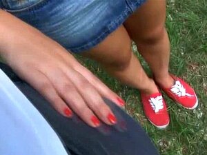 Fille à gros seins baisée par un inconnu en échange d'argent