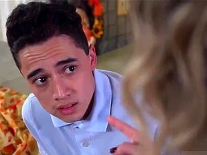 Maman maison anale Elle le porte dans le