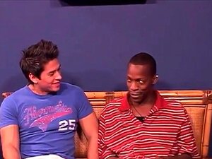 Un homme noir gay baise une étudiante latine musclée