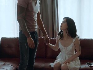 La nièce par alliance mignonne et sa maman prévoient des choses pour