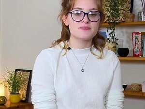 La fille de la nature Luna se fait dorloter avec le vibromasseur