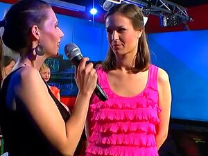 Les salopes fétichistes sucent des bites. Les salopes fétichistes