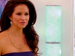 Des échangistes bizarres habillés impressionnent tout le monde avec