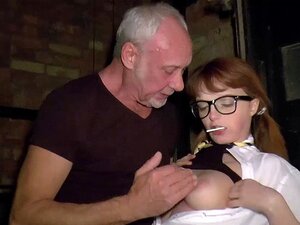 Découvrez la rencontre passionnante entre un homme mûr et une