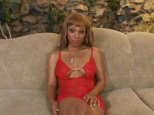 Naomi Banxxx - Grosse fesse ébène baisée par une bite blanche et a