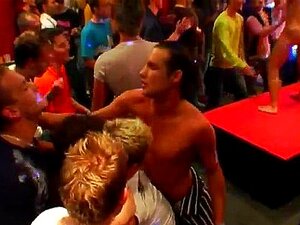 vidéos porno gays de mecs de fac, un duo de mecs leur donne le