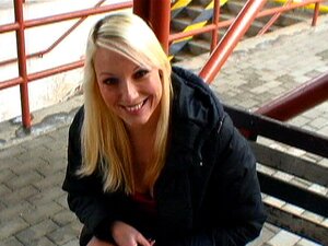 Kate regarde du porno, Robert se promène et il a froid, mais comme