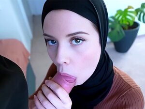 Une Fille Arabe soumise Reçoit un Énorme Soin du visage de Jamie