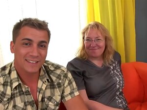 Vieille femme a besoin de sperme