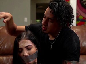 Action impressionnante en levrette par la superbe mignonne Megan