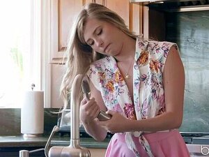 Carolina s'est fait baiser par un plombier avec une grosse bite noire