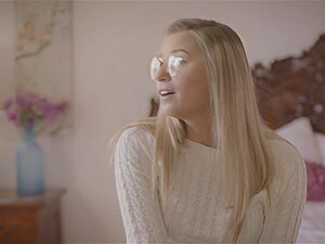 Le beau-frère moyen a pu baiser Carolina et sa mignonne meilleure