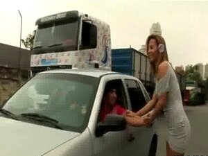 Une ladyboy cochonne perd le contrôle