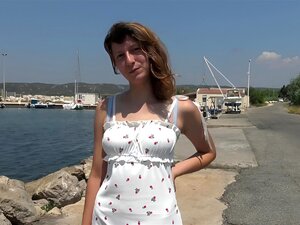 Melany poilue a du plaisir sexuel en vacances