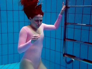 Simonna sexy nue nageant