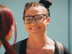 L'orgie lesbienne de Sabina avec les filles populaires Jillian, Aidra