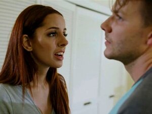 Un homme en phase terminale baise avec sa voisine sexy. Codey Steele a