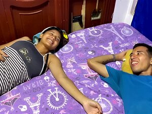 Une Latina en POV au pair se fait pilonner. Une ado latina en POV au