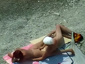 Vidéo de voyeur suceur de bite sur la plage