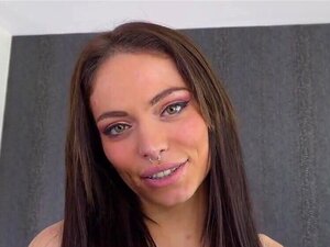 ÉPIQUE 1ère fois mignonne - Split Slap et Anal - Clara Mia