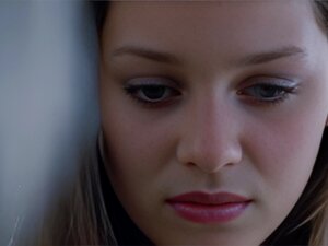 Marion Cotillard Nue dans Chloe (1996)