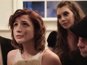 beau-père Mick et Seth attendent les filles pour une partouze. Elena