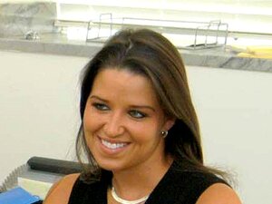 Kelli Tyler & Billy Blanks dans Naughty Office, Kelli Tyler est