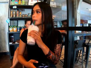 Jeune amateur thaïlandaise avec un gros cul, pipe mignonne et baise
