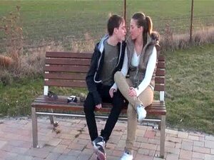 Découvrez le plaisir ultime alors que Bella séduit son petit ami